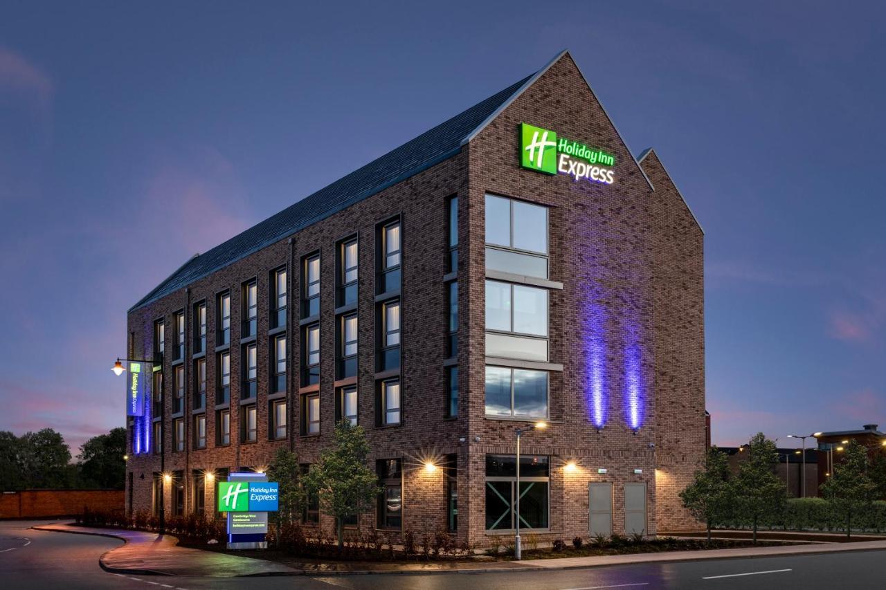 Holiday Inn Express Cambridge West - Cambourne, An Ihg Hotel Exterior photo